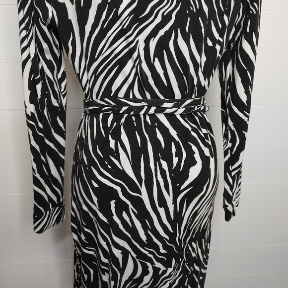 SOLD DVF Jeanne Two zebra wrap dress size 14 - Picture 8 of 16
